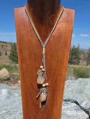 Source Unknown Beige & Peach Crystal Lariat Choker Necklace with Gold Accents